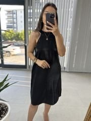 Halter yaka siyah saten elbise