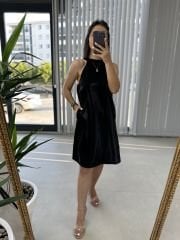 Halter yaka siyah saten elbise