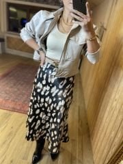 Üç renkli saten etek