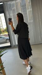 Siyah Çizgili Gömlek Detaylı Midi Elbise