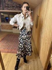 Üç renkli saten etek