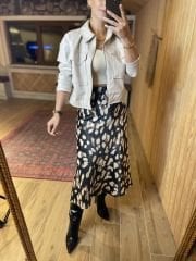 Üç renkli saten etek