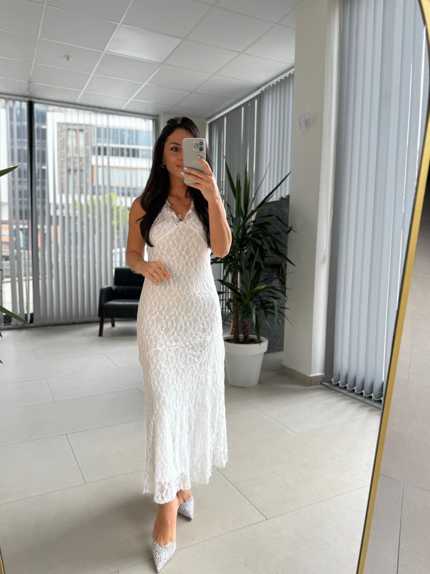 Bb 30066 Ekru V Yaka Fırfır Detaylı Dantel Elbise