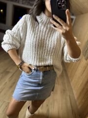 Weicher weißer Rollkragenpullover