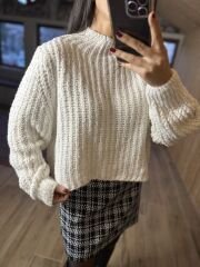 Weicher weißer Rollkragenpullover