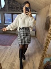 Weicher weißer Rollkragenpullover