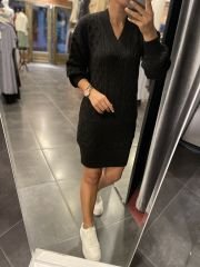 V yaka siyah tunik elbise