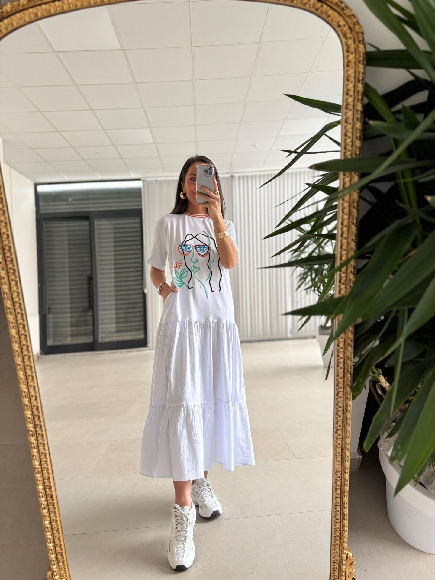 Dr 2583 Yüz Nakışlı Beyaz Tasarım Elbise