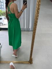 Grünes Hemdkleid aus Leinen mit MNG-Trägern
