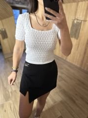 Short sleeve seasonal white knitwear