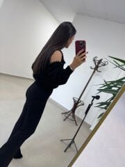 Po 2690 Omuz Pencere Detaylı İncili Siyah Kazak