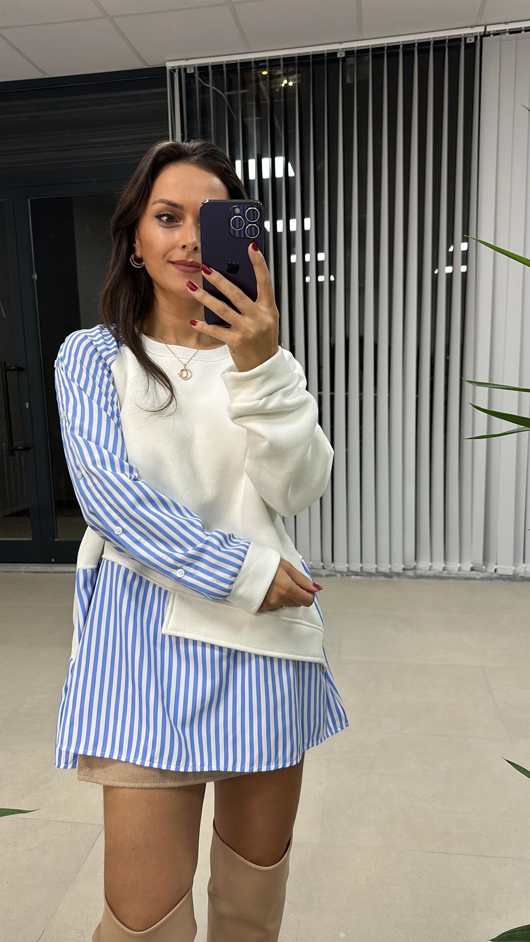 Weißes Sweatshirt von Dr Design mit Manschettenknöpfen