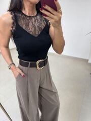 Po 2679 Yaka Dantel Detaylı Siyah Bluz