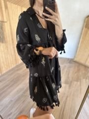 Keten nakışlı siyah elbise