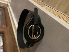 Siyah kalın tokalı kemer