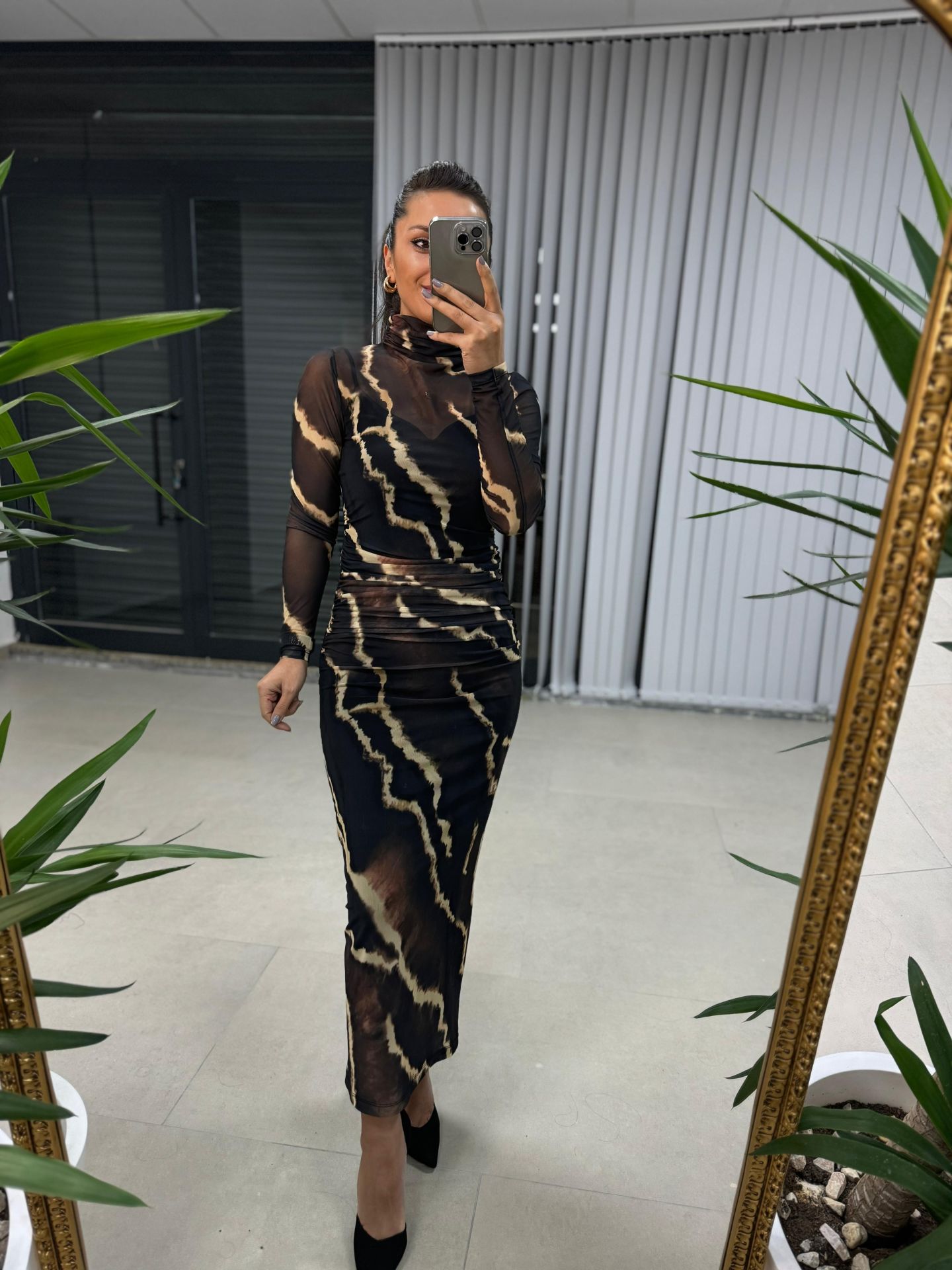 Mc Balıkçı Büzgülü Siyah Tül Elbise