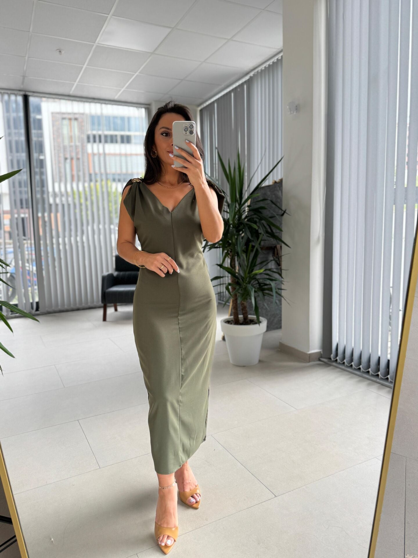 My 3746 Haki Omuz Gold Tokalı V Yaka Elbise