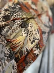 Zweireihiges Chiffonkleid mit Kordelzug