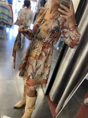 Zweireihiges Chiffonkleid mit Kordelzug