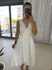 Kruvaze Detaylı Vual Beyaz Elbise