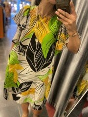 Grünes Leinenkleid mit Ärmeldetail