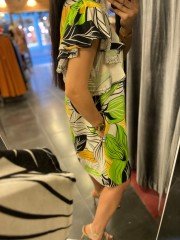 Grünes Leinenkleid mit Ärmeldetail