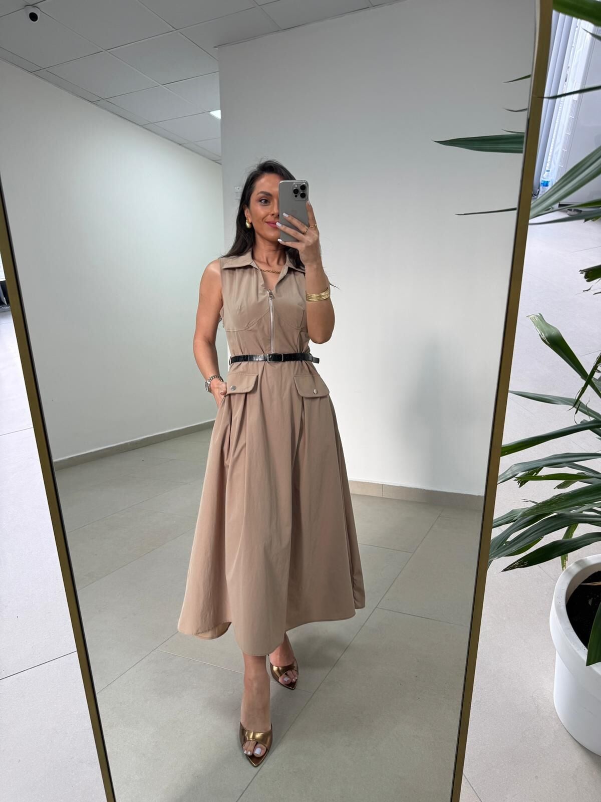 La 69288 Fermuar Detaylı Sıfır Kol Kemerli Camel Elbise