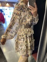 Ata Weiches grünes Chiffonkleid mit Blumenmuster