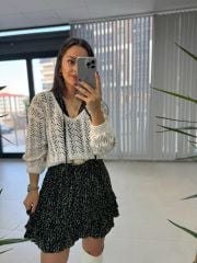 Sg Ajurlu v Yaka Krem Triko