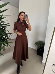 Np 1002 Omuz Vatkalı Kahve Fularlı Elbise
