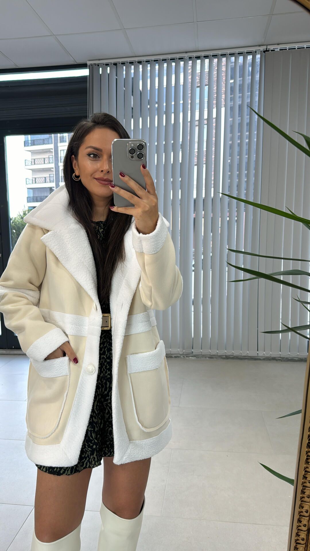 Süet Geçişli Krem Mont