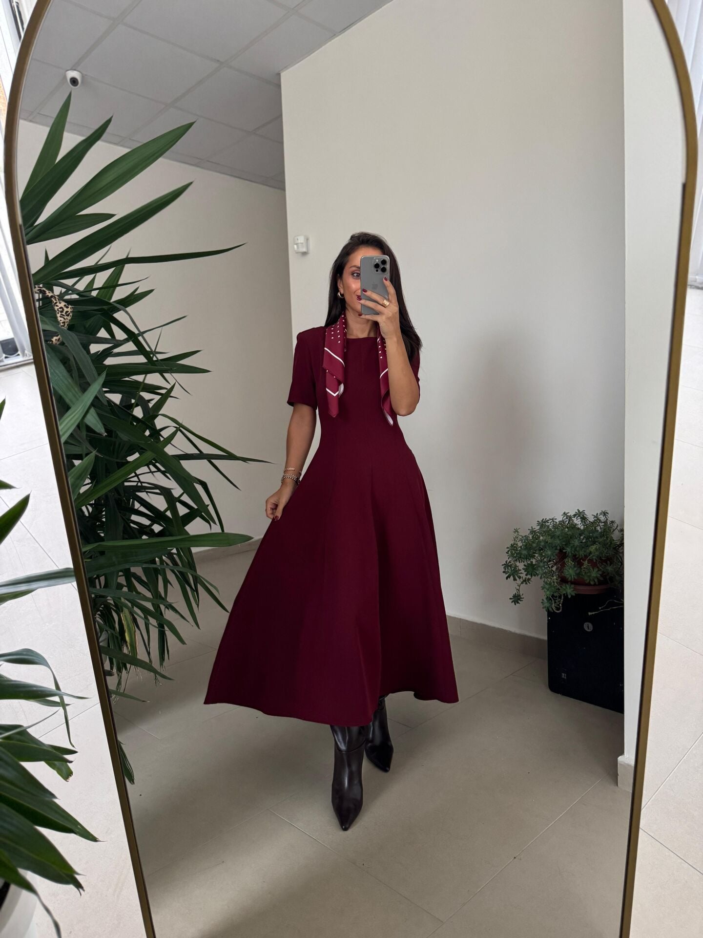 Np 1002 Omuz Vatkalı Bordo Fularlı Elbise