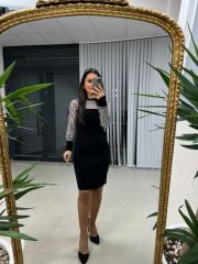 Üst Çizgi Detaylı Siyah Triko Elbise