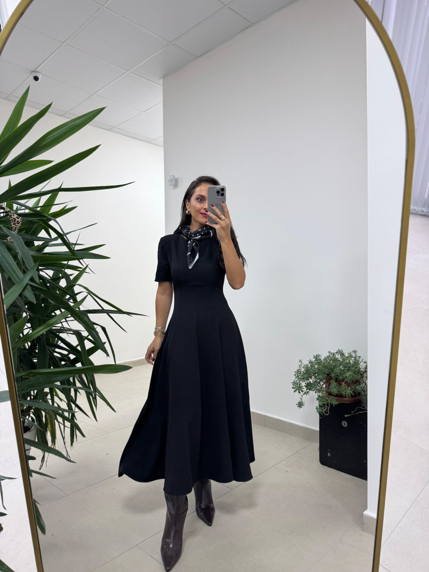 Np 1002 Omuz Vatkalı Siyah Fularlı Elbise