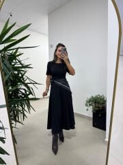 Np 1002 Omuz Vatkalı Siyah Fularlı Elbise