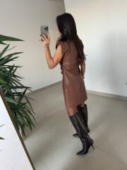 Bb 30535 Omuz Vatkalı Kahve Bel Drapeli Deri Elbise