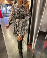 Kleid mit Leopardenfutter und Gürtel