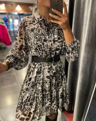 Kleid mit Leopardenfutter und Gürtel