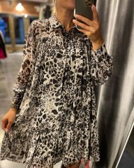 Kleid mit Leopardenfutter und Gürtel