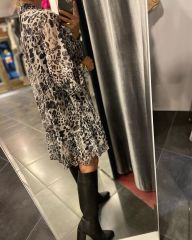 Kleid mit Leopardenfutter und Gürtel