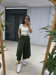 Frau Khaki-Rockhose