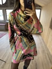 Designer-Satinkleid mit U-Ausschnitt