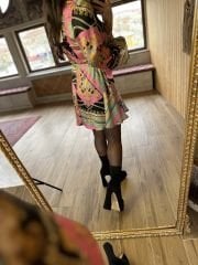 Designer-Satinkleid mit U-Ausschnitt