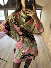 Designer-Satinkleid mit U-Ausschnitt