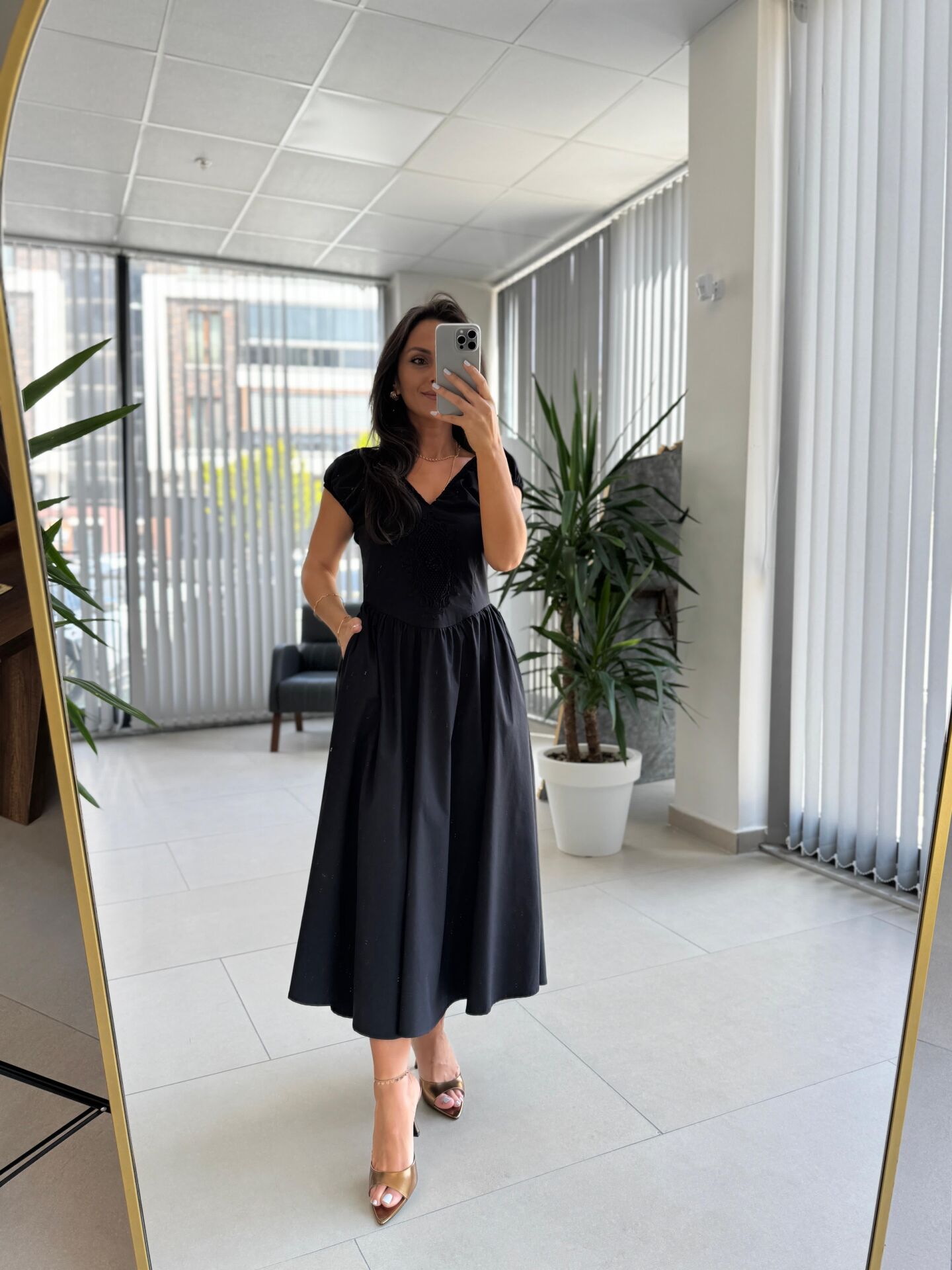 Bb 29957 Siyah Fisto Detaylı V Yaka Elbise