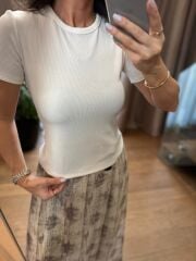 İv 26104 Varaklı Yaka Biyeli Ekru Tişört