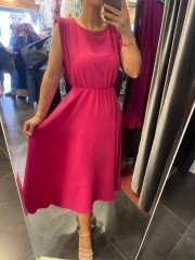 Pembe vatkalı elbise