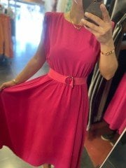 Pembe vatkalı elbise