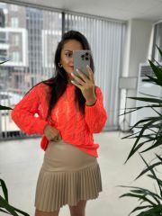 Gestrickte orangefarbene Strickwaren der Marke Orj