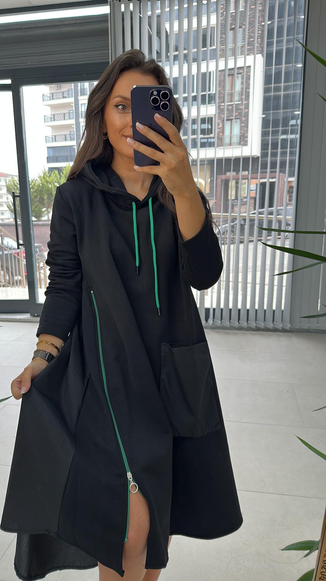 Grünes Sweatkleid mit Reißverschluss von Dr